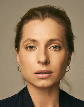 Trix Vivier as Inge Bester