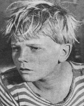 Vasyl Liudvynskyi as Vaska, little boy
