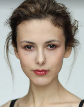 Anna Karabaeva as Yeva