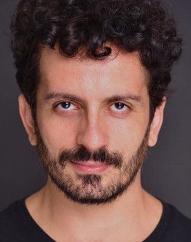 Zé Wendell as Médico Militar