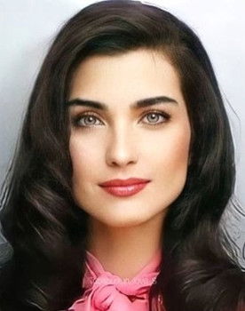 Tuba Büyüküstün as Mara Brankovic