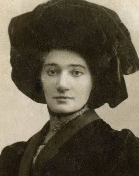 Elena Volyntseva as Peasant woman