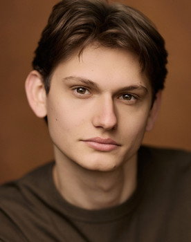 Marton Mathe as Erik