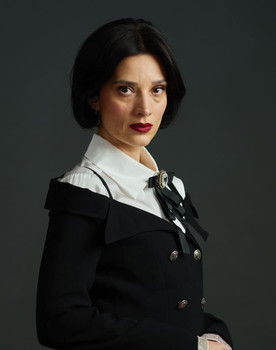 Irmena Chichikova as Natalie