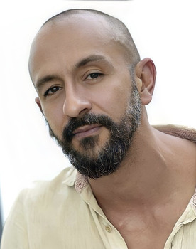 Irandhir Santos as Joventino Leôncio / Zé Lucas de Nada (José Lucas Leôncio)