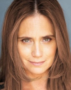 Daniela Vargas as María José