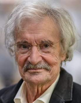 Guy Mortier as Assistant judge