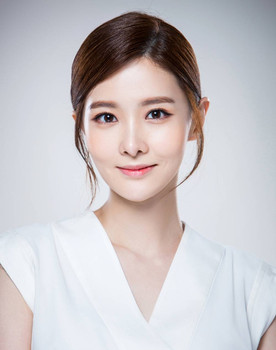 Kim Yoo-ri as Han Yoo-Na