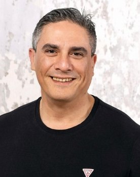 Paris Tenana as Larry