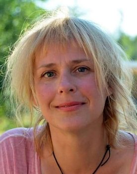 Leea Klemola as Laura Saarela