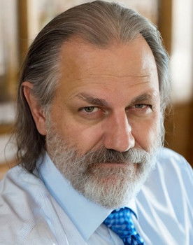 Mark Bracich as Therapist Kevin