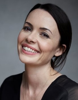 Lisa Diveney as Enid (aged 19)