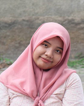 Habbatus Sholichah as Ibu