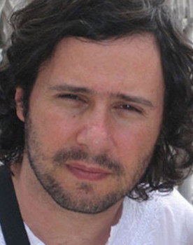 Roberto Bonomo as Material de archivo inédito ("Sistema español")