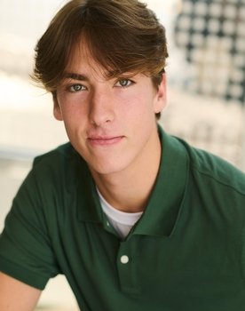Zoltan Eadie as Volley Joe