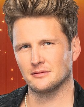 Alexander Acha as Estrella- Alexander Acha