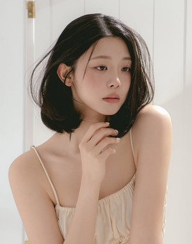 Choi Hye-seon as Self
