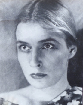 Yevgeniya Rogulina as Mashenka