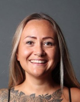 Floortje van Waardenberg as Carola