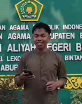 Maulana Hasan as Preman 1