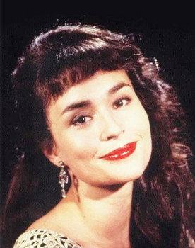 Diane Venora as Peg
