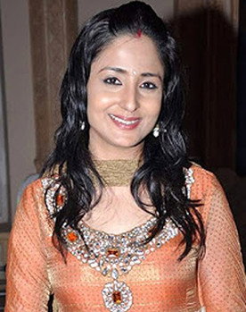 Lata Sabharwal as Radhika and Chandrika's Mother