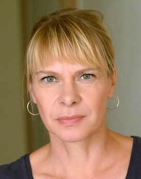Jana Bauke as Heike
