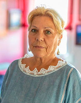 Encarna Puentes as Self