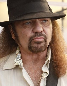 Gary Rossington as Self