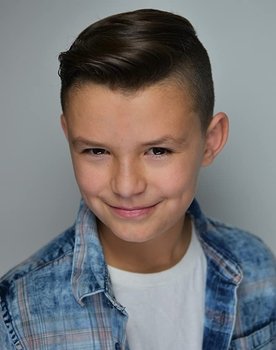 Joaquin Huizar as Alejandro