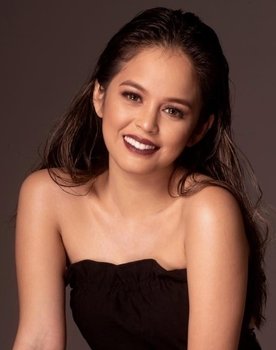 Bella Thompson as Sammie