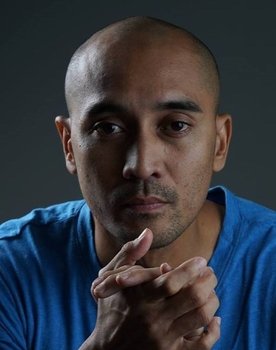 Gerard Pizzaras as Efren