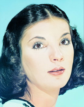 Nara Gomes as Maria Laura