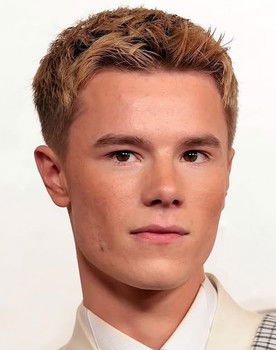 Edvin Ryding as Erik Sundqvist