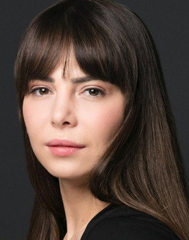 Eda Akkaya as Gülfem