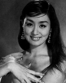Michiko Maeda as Natsuki Kagawa / The Pearl Queen