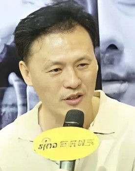 Zhi Lei as Influential Director of the Year (dramas)
