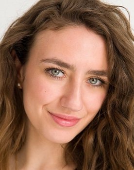 Valeria González as Ana
