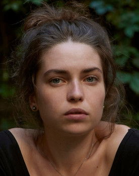 Ester Kuntu as Nasta