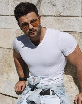 Alban Ramosaj as Elio Ikonomi