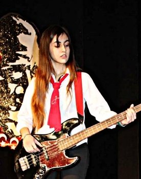 Dilay Gedik as Self - Performer