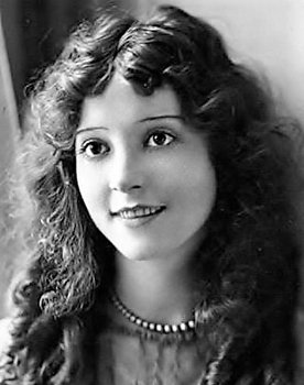 Madge Bellamy as Kit