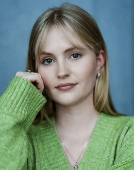 Natalie Oliver as Sydney