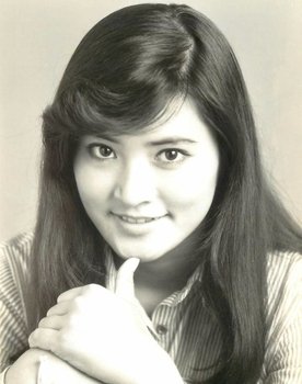 Etsuko Shihomi as Kyoko Nanbu