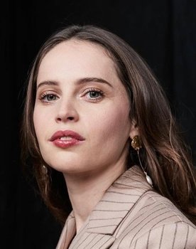 Felicity Jones as Sienna Brooks