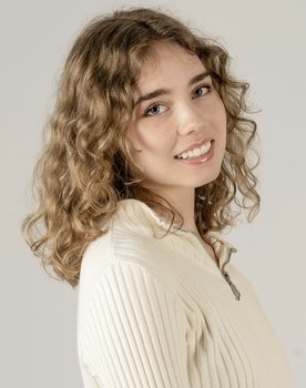 Savannah Harley as Auri