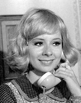 Débora Duarte as Laura