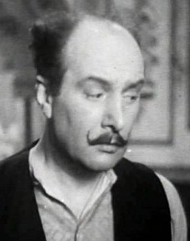 Robert Ozanne as Hairdresser