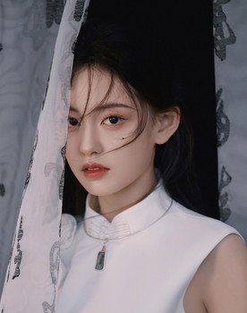 Sun Yanqing as Yi Xinran