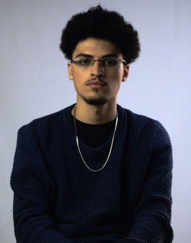 Roger Bravo as Vitão